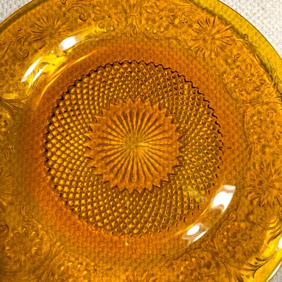 Description
Antique Daisy Pattern dinner plate. Depression Glass, - Picture 2 of 5